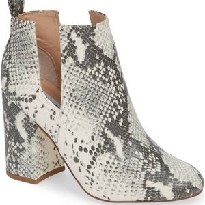 Steve Madden Snakeskin Booties Sz 5.5